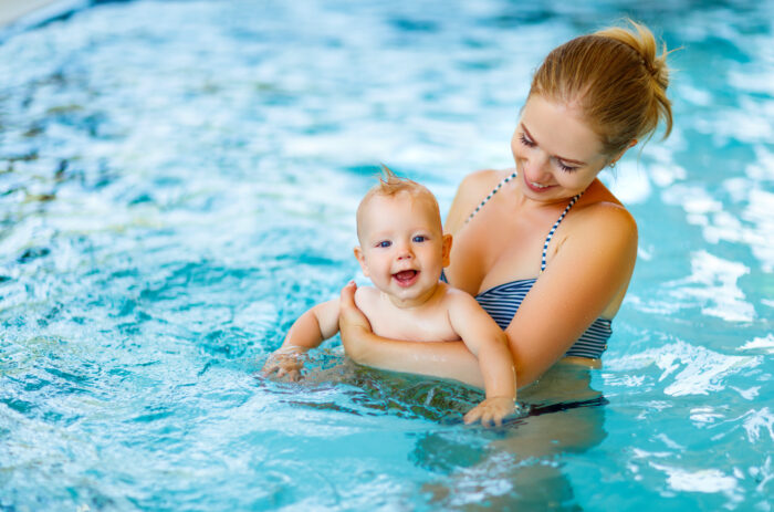 Babyschwimmen für Babys von 5-9 Monaten